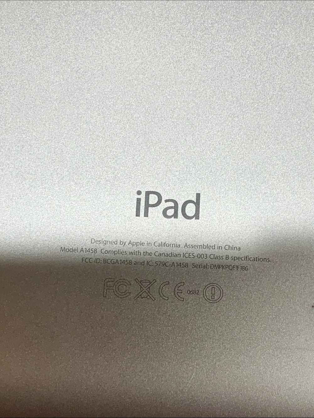 Like new IPAD Generation 4 with screen protector and magnet protection cover